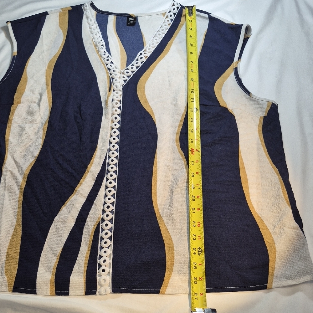 Women Plus 3X Elegant Navy and Gold Striped Blouse - Picture 5 of 8